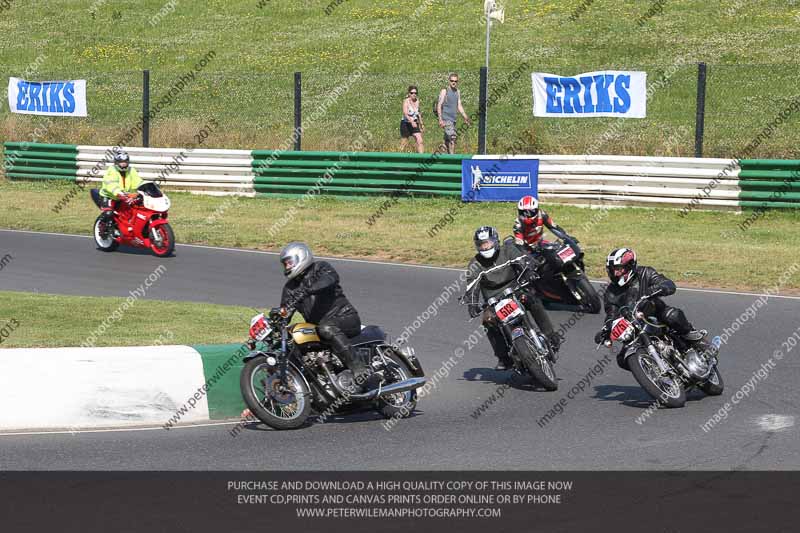 Vintage motorcycle club;eventdigitalimages;mallory park;mallory park trackday photographs;no limits trackdays;peter wileman photography;trackday digital images;trackday photos;vmcc festival 1000 bikes photographs