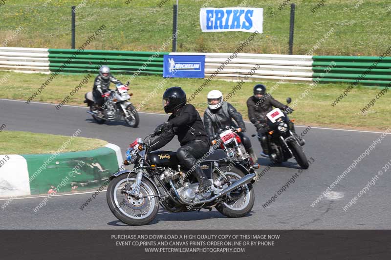 Vintage motorcycle club;eventdigitalimages;mallory park;mallory park trackday photographs;no limits trackdays;peter wileman photography;trackday digital images;trackday photos;vmcc festival 1000 bikes photographs