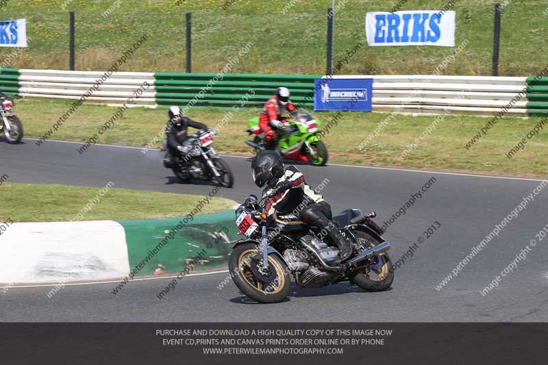 Vintage motorcycle club;eventdigitalimages;mallory park;mallory park trackday photographs;no limits trackdays;peter wileman photography;trackday digital images;trackday photos;vmcc festival 1000 bikes photographs