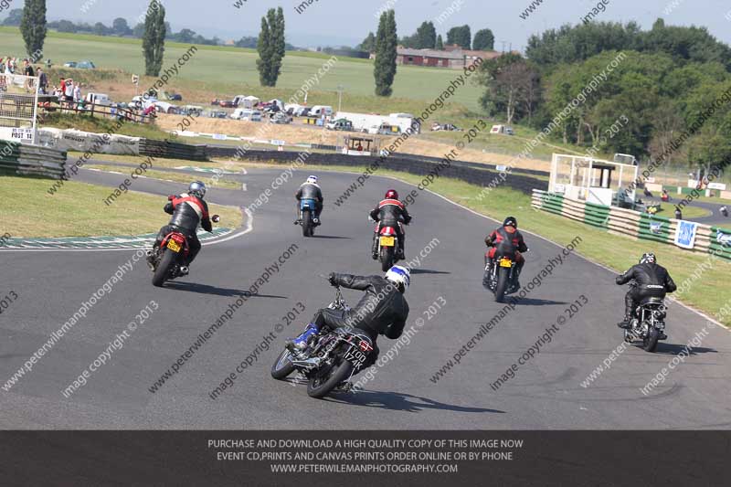 Vintage motorcycle club;eventdigitalimages;mallory park;mallory park trackday photographs;no limits trackdays;peter wileman photography;trackday digital images;trackday photos;vmcc festival 1000 bikes photographs