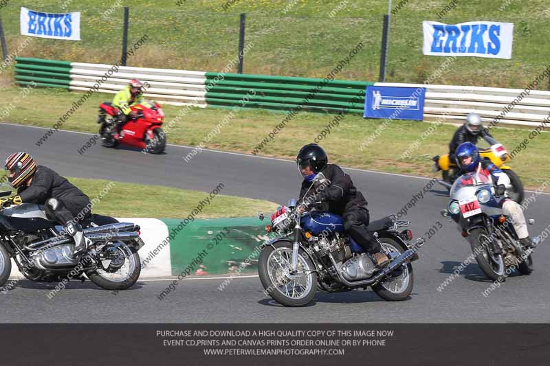 Vintage motorcycle club;eventdigitalimages;mallory park;mallory park trackday photographs;no limits trackdays;peter wileman photography;trackday digital images;trackday photos;vmcc festival 1000 bikes photographs
