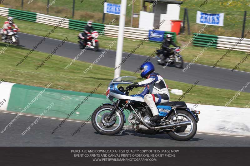Vintage motorcycle club;eventdigitalimages;mallory park;mallory park trackday photographs;no limits trackdays;peter wileman photography;trackday digital images;trackday photos;vmcc festival 1000 bikes photographs