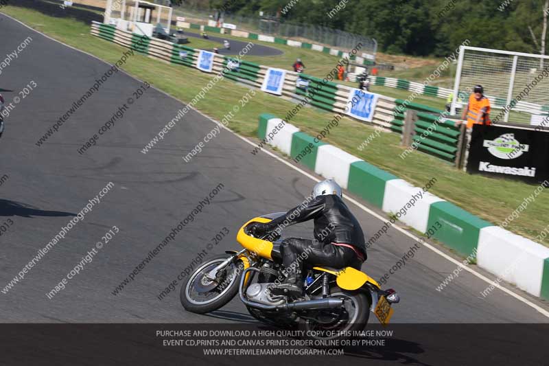 Vintage motorcycle club;eventdigitalimages;mallory park;mallory park trackday photographs;no limits trackdays;peter wileman photography;trackday digital images;trackday photos;vmcc festival 1000 bikes photographs