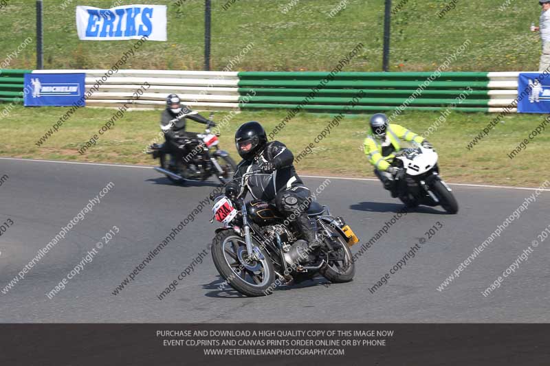 Vintage motorcycle club;eventdigitalimages;mallory park;mallory park trackday photographs;no limits trackdays;peter wileman photography;trackday digital images;trackday photos;vmcc festival 1000 bikes photographs