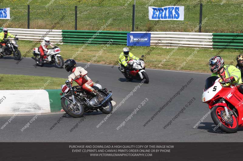 Vintage motorcycle club;eventdigitalimages;mallory park;mallory park trackday photographs;no limits trackdays;peter wileman photography;trackday digital images;trackday photos;vmcc festival 1000 bikes photographs