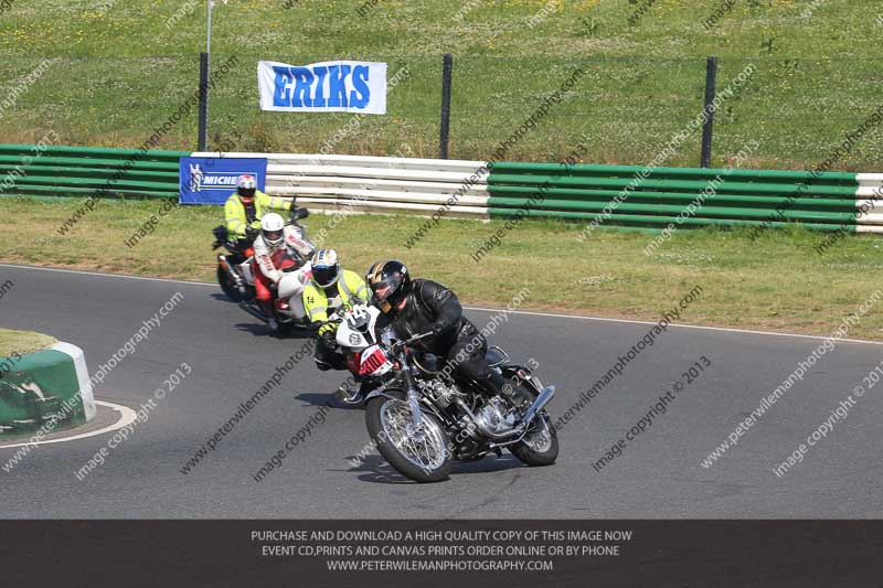 Vintage motorcycle club;eventdigitalimages;mallory park;mallory park trackday photographs;no limits trackdays;peter wileman photography;trackday digital images;trackday photos;vmcc festival 1000 bikes photographs