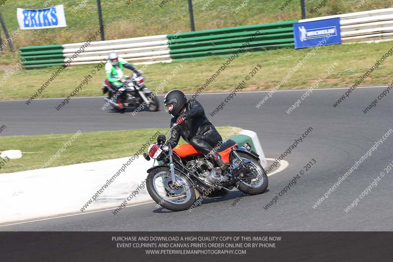 Vintage motorcycle club;eventdigitalimages;mallory park;mallory park trackday photographs;no limits trackdays;peter wileman photography;trackday digital images;trackday photos;vmcc festival 1000 bikes photographs