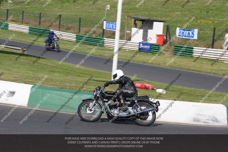 Vintage motorcycle club;eventdigitalimages;mallory park;mallory park trackday photographs;no limits trackdays;peter wileman photography;trackday digital images;trackday photos;vmcc festival 1000 bikes photographs