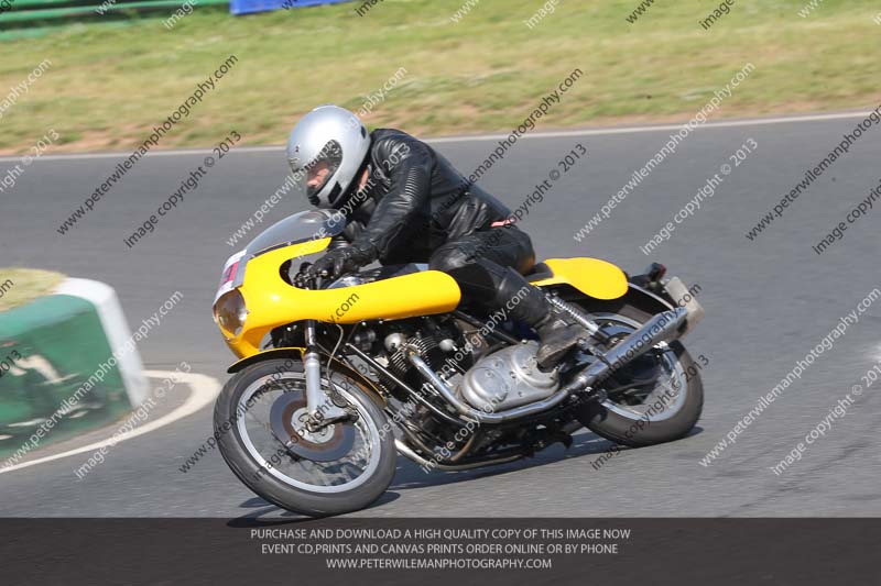 Vintage motorcycle club;eventdigitalimages;mallory park;mallory park trackday photographs;no limits trackdays;peter wileman photography;trackday digital images;trackday photos;vmcc festival 1000 bikes photographs