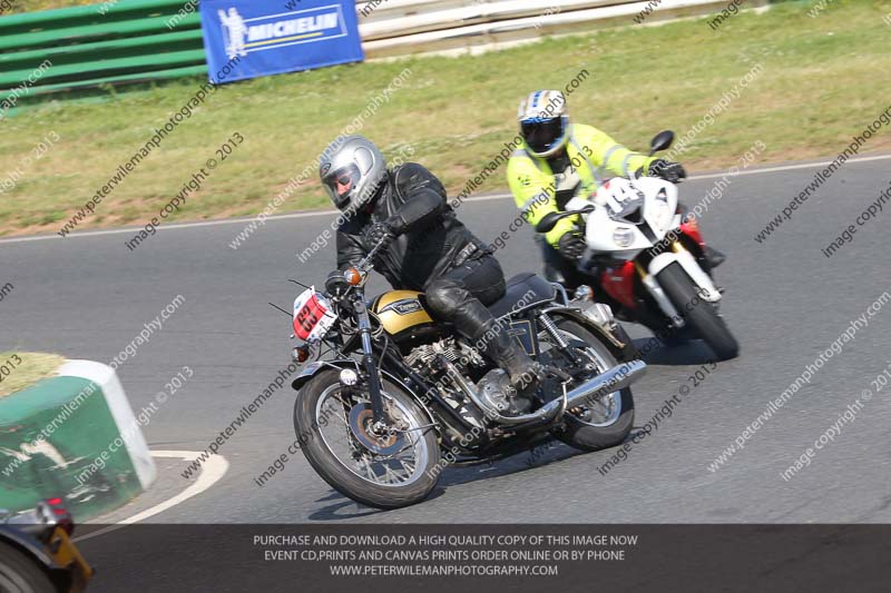 Vintage motorcycle club;eventdigitalimages;mallory park;mallory park trackday photographs;no limits trackdays;peter wileman photography;trackday digital images;trackday photos;vmcc festival 1000 bikes photographs