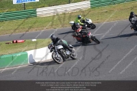 Vintage-motorcycle-club;eventdigitalimages;mallory-park;mallory-park-trackday-photographs;no-limits-trackdays;peter-wileman-photography;trackday-digital-images;trackday-photos;vmcc-festival-1000-bikes-photographs