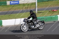 Vintage-motorcycle-club;eventdigitalimages;mallory-park;mallory-park-trackday-photographs;no-limits-trackdays;peter-wileman-photography;trackday-digital-images;trackday-photos;vmcc-festival-1000-bikes-photographs