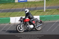 Vintage-motorcycle-club;eventdigitalimages;mallory-park;mallory-park-trackday-photographs;no-limits-trackdays;peter-wileman-photography;trackday-digital-images;trackday-photos;vmcc-festival-1000-bikes-photographs