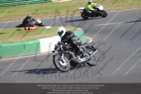 Vintage-motorcycle-club;eventdigitalimages;mallory-park;mallory-park-trackday-photographs;no-limits-trackdays;peter-wileman-photography;trackday-digital-images;trackday-photos;vmcc-festival-1000-bikes-photographs