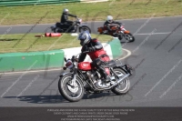 Vintage-motorcycle-club;eventdigitalimages;mallory-park;mallory-park-trackday-photographs;no-limits-trackdays;peter-wileman-photography;trackday-digital-images;trackday-photos;vmcc-festival-1000-bikes-photographs