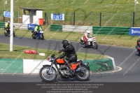 Vintage-motorcycle-club;eventdigitalimages;mallory-park;mallory-park-trackday-photographs;no-limits-trackdays;peter-wileman-photography;trackday-digital-images;trackday-photos;vmcc-festival-1000-bikes-photographs