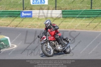 Vintage-motorcycle-club;eventdigitalimages;mallory-park;mallory-park-trackday-photographs;no-limits-trackdays;peter-wileman-photography;trackday-digital-images;trackday-photos;vmcc-festival-1000-bikes-photographs