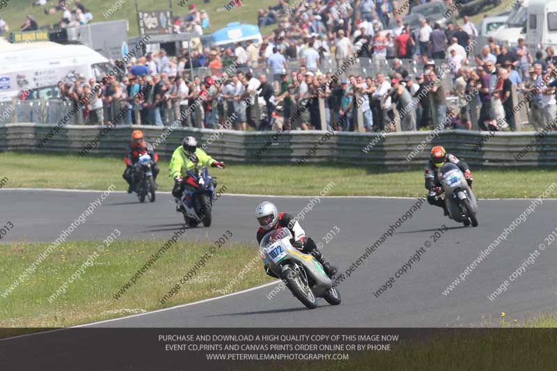 Vintage motorcycle club;eventdigitalimages;mallory park;mallory park trackday photographs;no limits trackdays;peter wileman photography;trackday digital images;trackday photos;vmcc festival 1000 bikes photographs