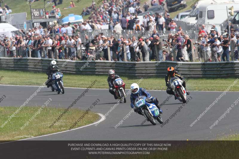 Vintage motorcycle club;eventdigitalimages;mallory park;mallory park trackday photographs;no limits trackdays;peter wileman photography;trackday digital images;trackday photos;vmcc festival 1000 bikes photographs