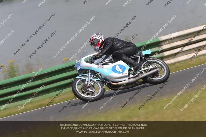 Vintage motorcycle club;eventdigitalimages;mallory park;mallory park trackday photographs;no limits trackdays;peter wileman photography;trackday digital images;trackday photos;vmcc festival 1000 bikes photographs