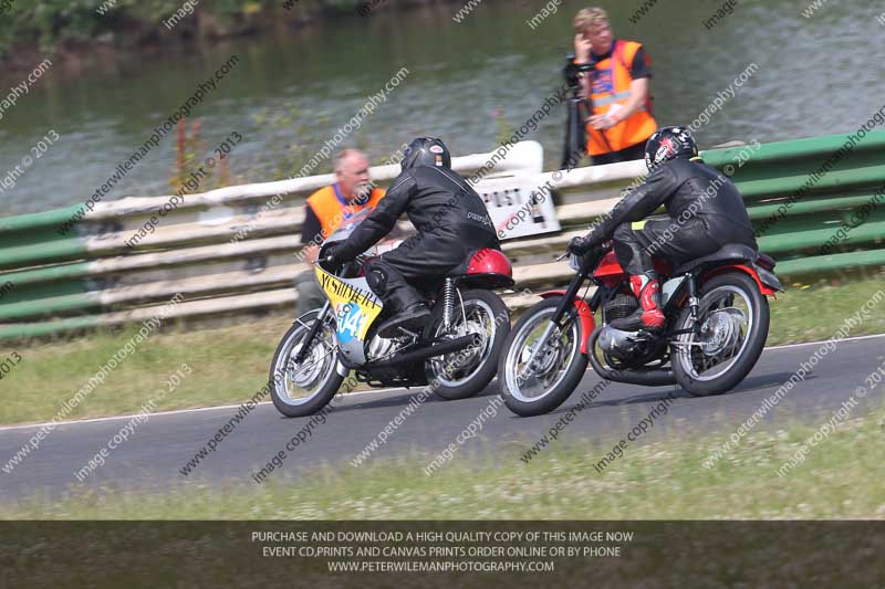 Vintage motorcycle club;eventdigitalimages;mallory park;mallory park trackday photographs;no limits trackdays;peter wileman photography;trackday digital images;trackday photos;vmcc festival 1000 bikes photographs