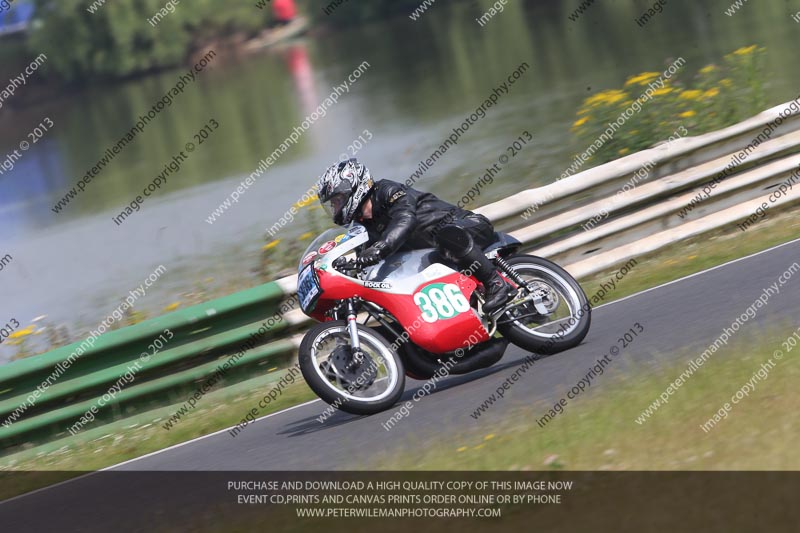 Vintage motorcycle club;eventdigitalimages;mallory park;mallory park trackday photographs;no limits trackdays;peter wileman photography;trackday digital images;trackday photos;vmcc festival 1000 bikes photographs