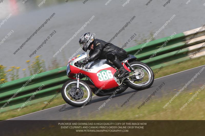 Vintage motorcycle club;eventdigitalimages;mallory park;mallory park trackday photographs;no limits trackdays;peter wileman photography;trackday digital images;trackday photos;vmcc festival 1000 bikes photographs