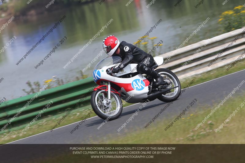 Vintage motorcycle club;eventdigitalimages;mallory park;mallory park trackday photographs;no limits trackdays;peter wileman photography;trackday digital images;trackday photos;vmcc festival 1000 bikes photographs