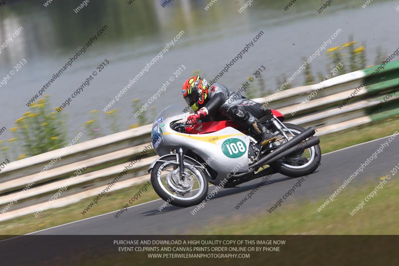 Vintage motorcycle club;eventdigitalimages;mallory park;mallory park trackday photographs;no limits trackdays;peter wileman photography;trackday digital images;trackday photos;vmcc festival 1000 bikes photographs