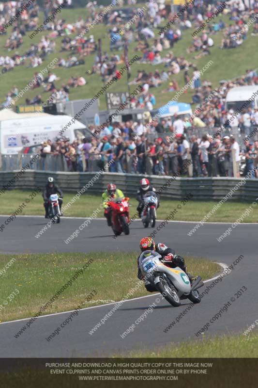 Vintage motorcycle club;eventdigitalimages;mallory park;mallory park trackday photographs;no limits trackdays;peter wileman photography;trackday digital images;trackday photos;vmcc festival 1000 bikes photographs