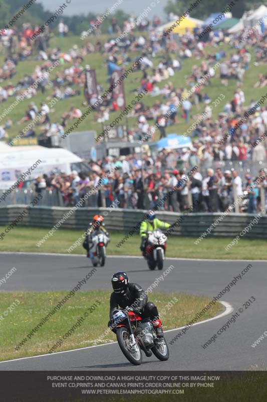 Vintage motorcycle club;eventdigitalimages;mallory park;mallory park trackday photographs;no limits trackdays;peter wileman photography;trackday digital images;trackday photos;vmcc festival 1000 bikes photographs