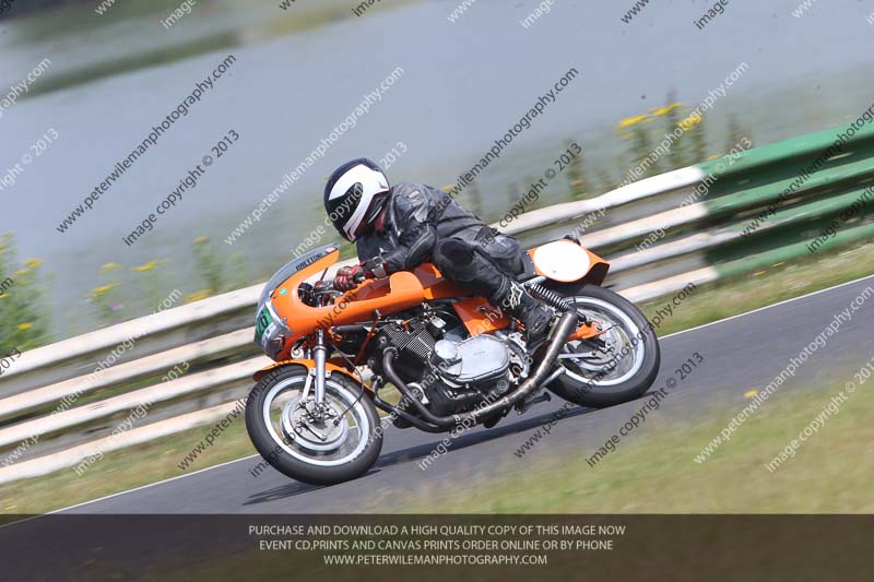Vintage motorcycle club;eventdigitalimages;mallory park;mallory park trackday photographs;no limits trackdays;peter wileman photography;trackday digital images;trackday photos;vmcc festival 1000 bikes photographs