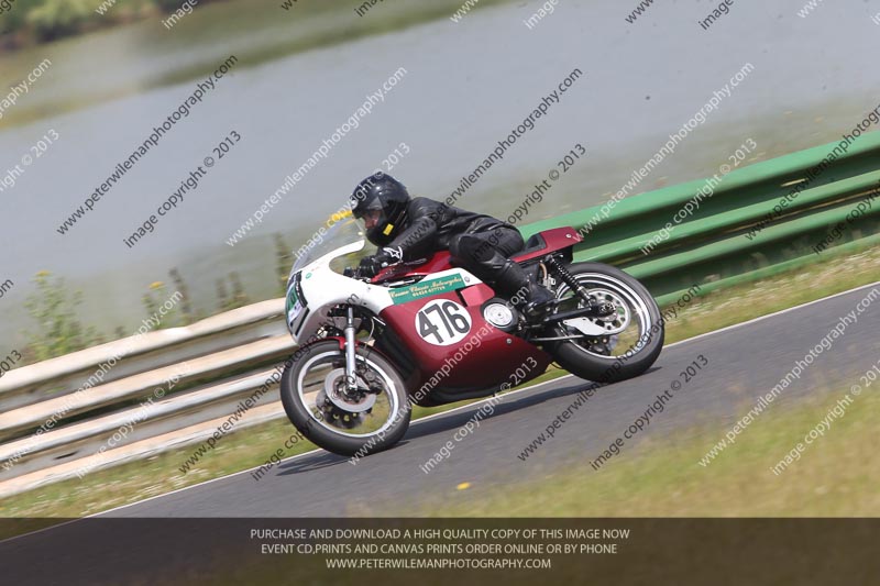 Vintage motorcycle club;eventdigitalimages;mallory park;mallory park trackday photographs;no limits trackdays;peter wileman photography;trackday digital images;trackday photos;vmcc festival 1000 bikes photographs