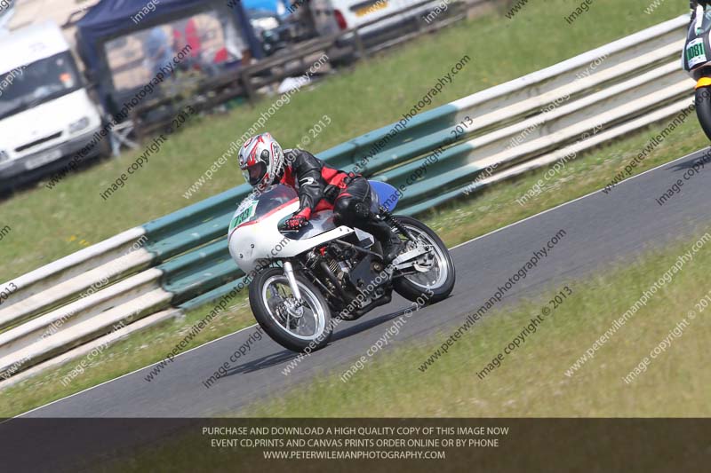 Vintage motorcycle club;eventdigitalimages;mallory park;mallory park trackday photographs;no limits trackdays;peter wileman photography;trackday digital images;trackday photos;vmcc festival 1000 bikes photographs