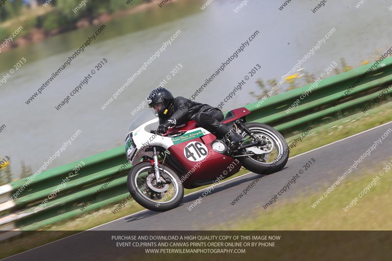 Vintage motorcycle club;eventdigitalimages;mallory park;mallory park trackday photographs;no limits trackdays;peter wileman photography;trackday digital images;trackday photos;vmcc festival 1000 bikes photographs
