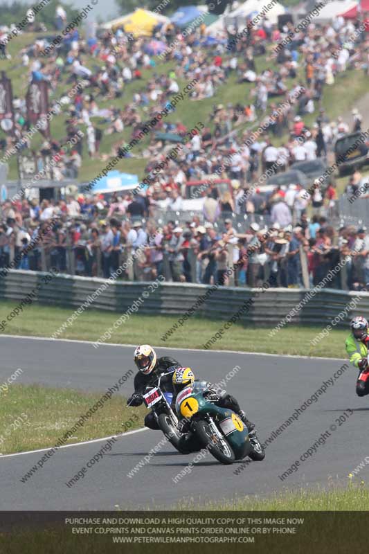 Vintage motorcycle club;eventdigitalimages;mallory park;mallory park trackday photographs;no limits trackdays;peter wileman photography;trackday digital images;trackday photos;vmcc festival 1000 bikes photographs