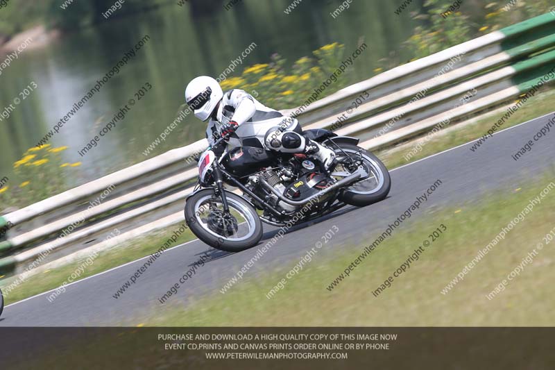 Vintage motorcycle club;eventdigitalimages;mallory park;mallory park trackday photographs;no limits trackdays;peter wileman photography;trackday digital images;trackday photos;vmcc festival 1000 bikes photographs