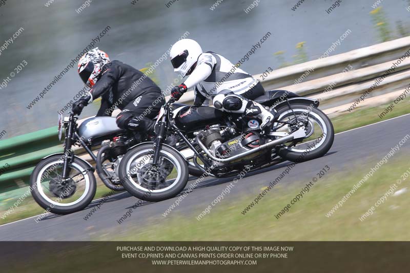 Vintage motorcycle club;eventdigitalimages;mallory park;mallory park trackday photographs;no limits trackdays;peter wileman photography;trackday digital images;trackday photos;vmcc festival 1000 bikes photographs