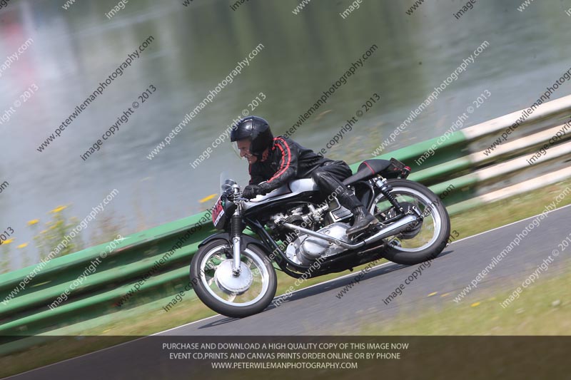 Vintage motorcycle club;eventdigitalimages;mallory park;mallory park trackday photographs;no limits trackdays;peter wileman photography;trackday digital images;trackday photos;vmcc festival 1000 bikes photographs