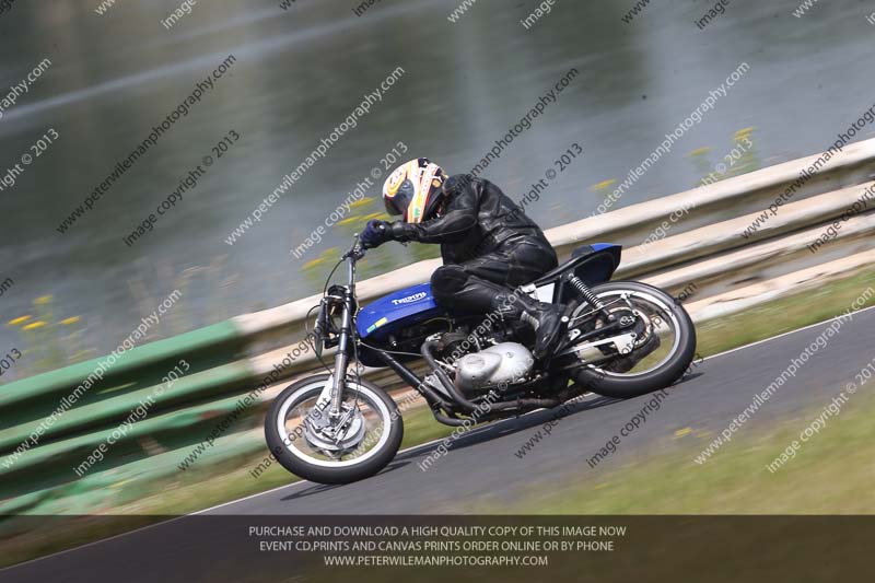 Vintage motorcycle club;eventdigitalimages;mallory park;mallory park trackday photographs;no limits trackdays;peter wileman photography;trackday digital images;trackday photos;vmcc festival 1000 bikes photographs