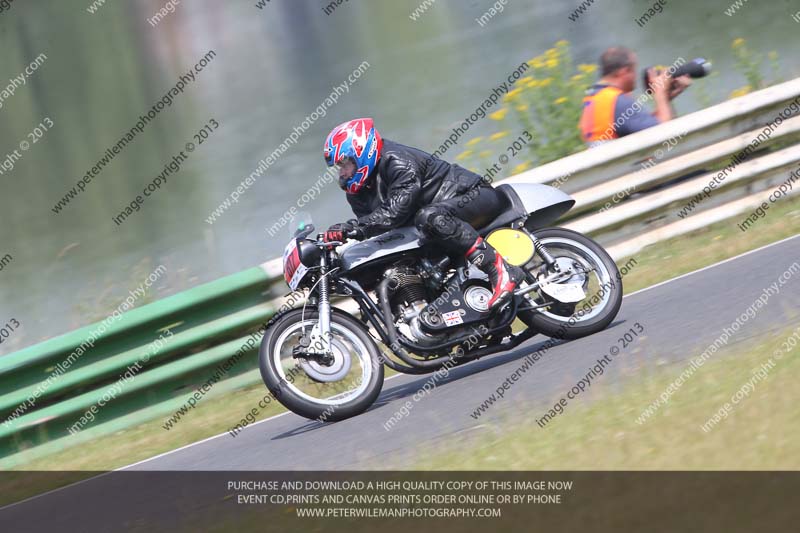 Vintage motorcycle club;eventdigitalimages;mallory park;mallory park trackday photographs;no limits trackdays;peter wileman photography;trackday digital images;trackday photos;vmcc festival 1000 bikes photographs