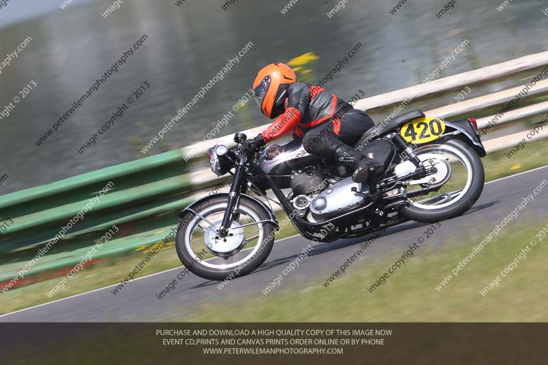 Vintage motorcycle club;eventdigitalimages;mallory park;mallory park trackday photographs;no limits trackdays;peter wileman photography;trackday digital images;trackday photos;vmcc festival 1000 bikes photographs