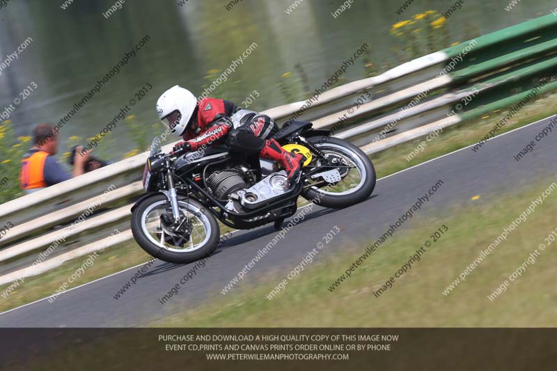 Vintage motorcycle club;eventdigitalimages;mallory park;mallory park trackday photographs;no limits trackdays;peter wileman photography;trackday digital images;trackday photos;vmcc festival 1000 bikes photographs