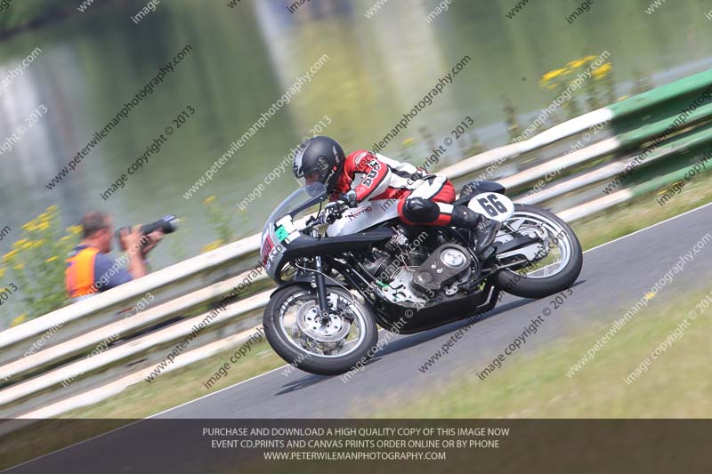 Vintage motorcycle club;eventdigitalimages;mallory park;mallory park trackday photographs;no limits trackdays;peter wileman photography;trackday digital images;trackday photos;vmcc festival 1000 bikes photographs