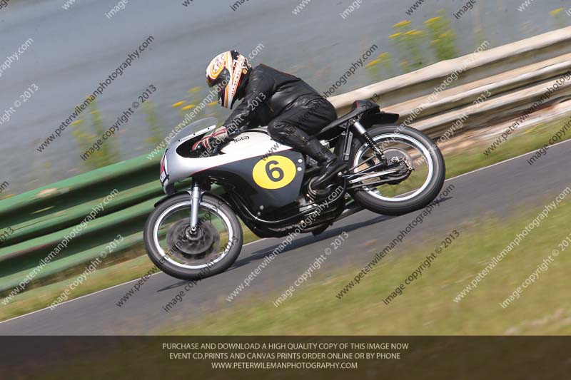 Vintage motorcycle club;eventdigitalimages;mallory park;mallory park trackday photographs;no limits trackdays;peter wileman photography;trackday digital images;trackday photos;vmcc festival 1000 bikes photographs