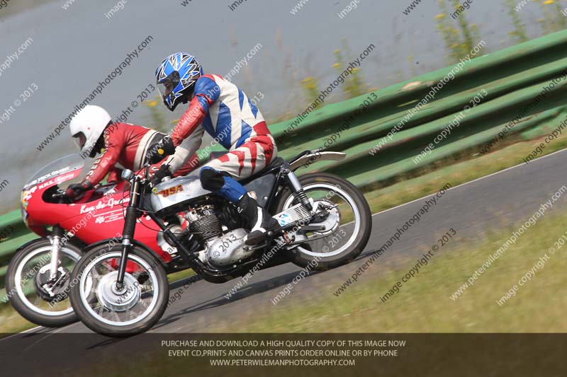 Vintage motorcycle club;eventdigitalimages;mallory park;mallory park trackday photographs;no limits trackdays;peter wileman photography;trackday digital images;trackday photos;vmcc festival 1000 bikes photographs