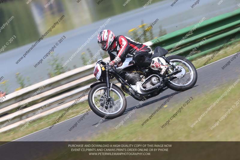 Vintage motorcycle club;eventdigitalimages;mallory park;mallory park trackday photographs;no limits trackdays;peter wileman photography;trackday digital images;trackday photos;vmcc festival 1000 bikes photographs