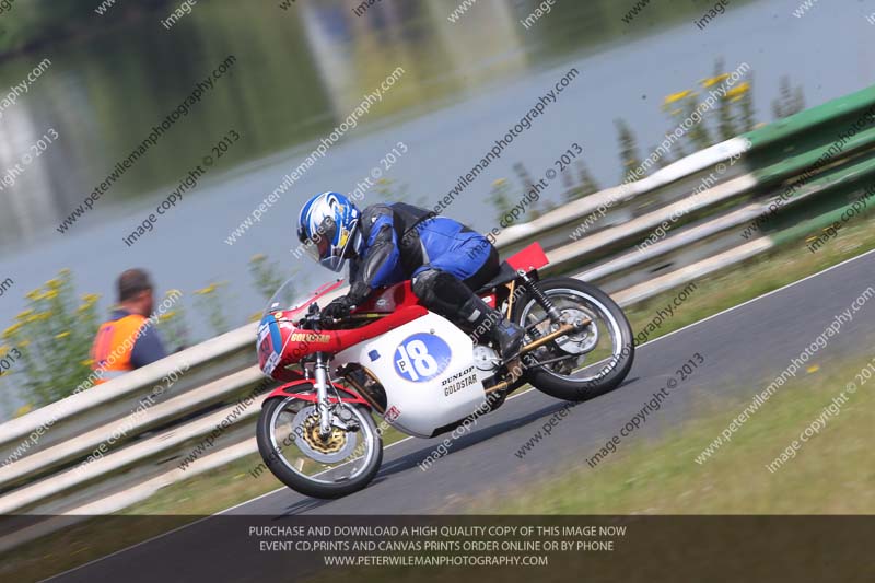 Vintage motorcycle club;eventdigitalimages;mallory park;mallory park trackday photographs;no limits trackdays;peter wileman photography;trackday digital images;trackday photos;vmcc festival 1000 bikes photographs