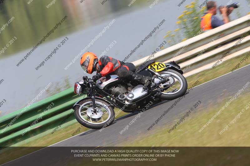 Vintage motorcycle club;eventdigitalimages;mallory park;mallory park trackday photographs;no limits trackdays;peter wileman photography;trackday digital images;trackday photos;vmcc festival 1000 bikes photographs
