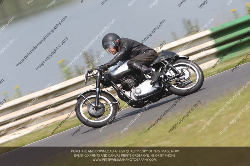 Vintage motorcycle club;eventdigitalimages;mallory park;mallory park trackday photographs;no limits trackdays;peter wileman photography;trackday digital images;trackday photos;vmcc festival 1000 bikes photographs